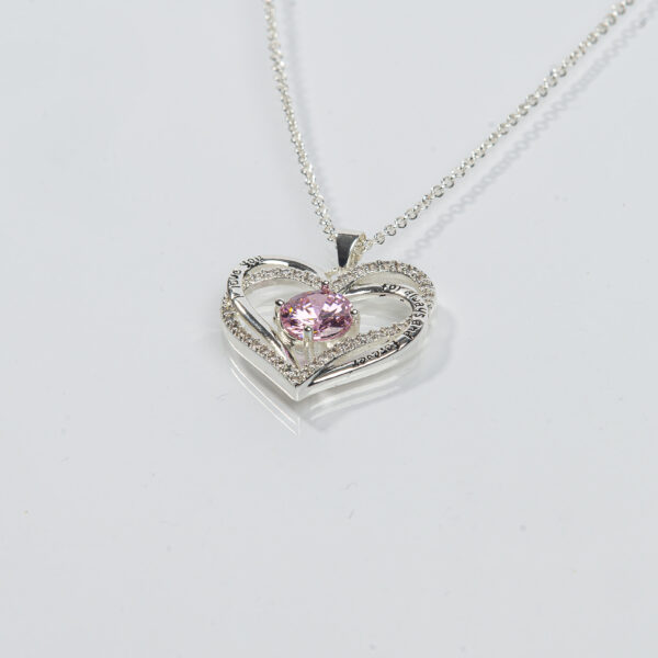 Zilverkleurige ketting met gravering en zirkonia kristal