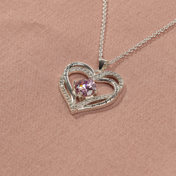 Zilverkleurige ketting met gravering en zirkonia kristal